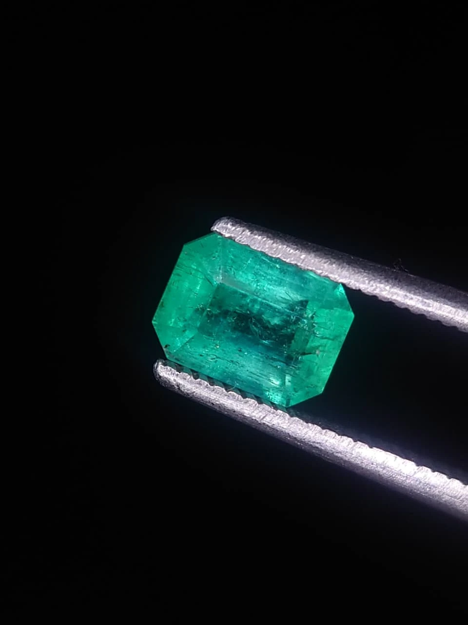 0.9ct Natural Emerald Faceted Panjsher Emerald from Afghanistan — view 4